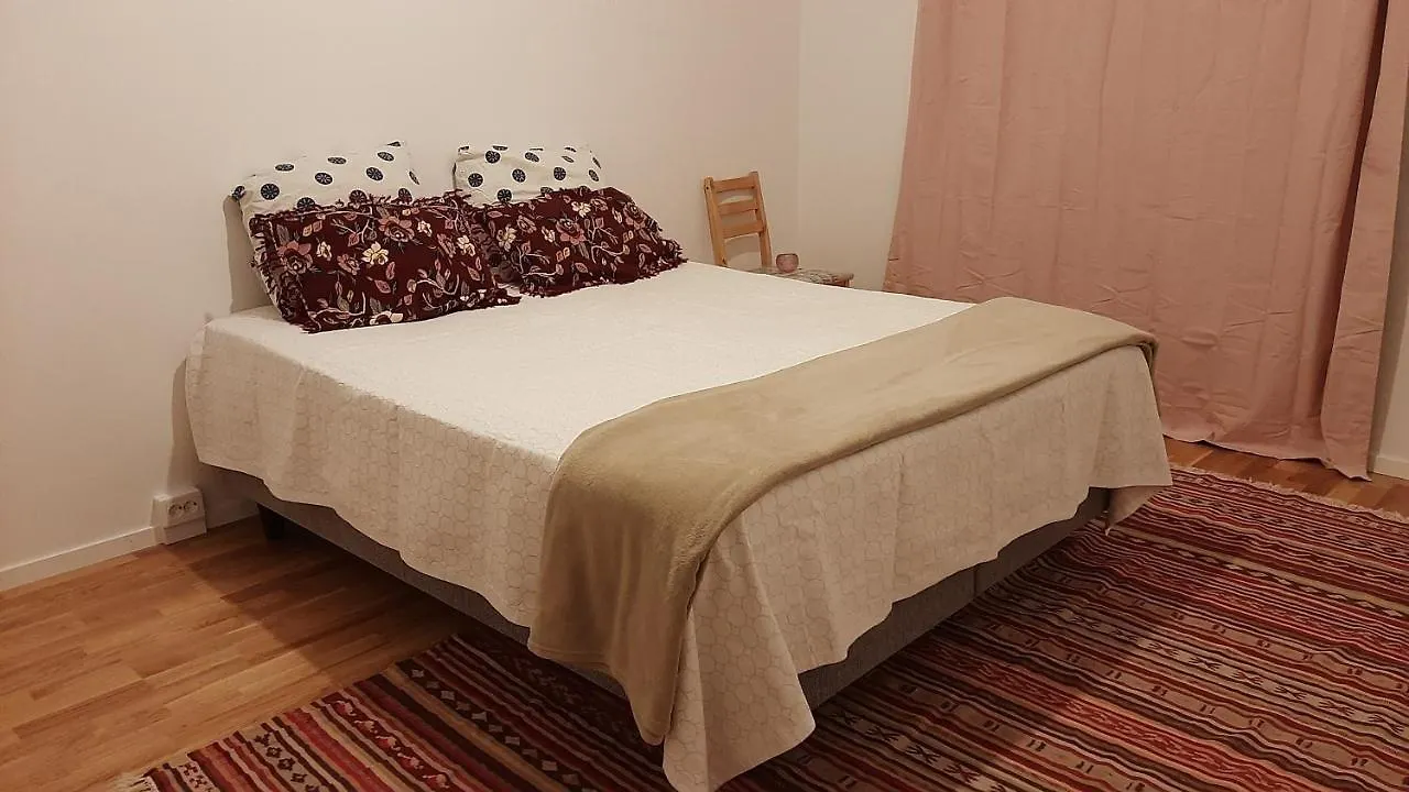 Stockholm Private Rooms In Shared Lovely, Amazing, Modern Apartment +Garden +Bbq שבדיה
