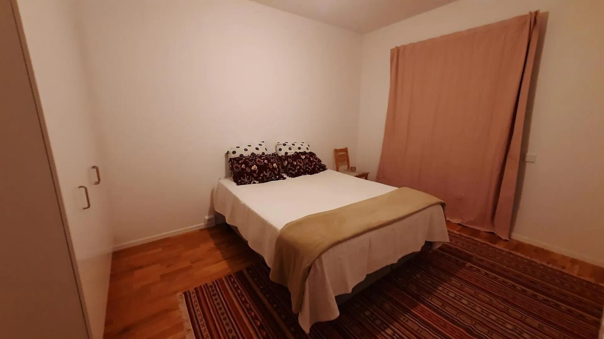 Stockholm Private Rooms In Shared Lovely, Amazing, Modern Apartment +Garden +Bbq בית אירוח