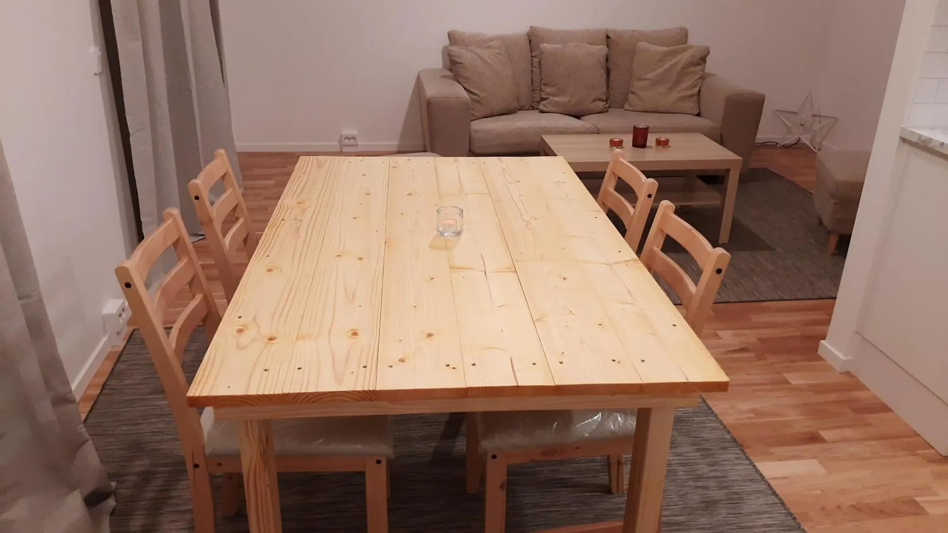Stockholm Private Rooms In Shared Lovely, Amazing, Modern Apartment +Garden +Bbq בית אירוח