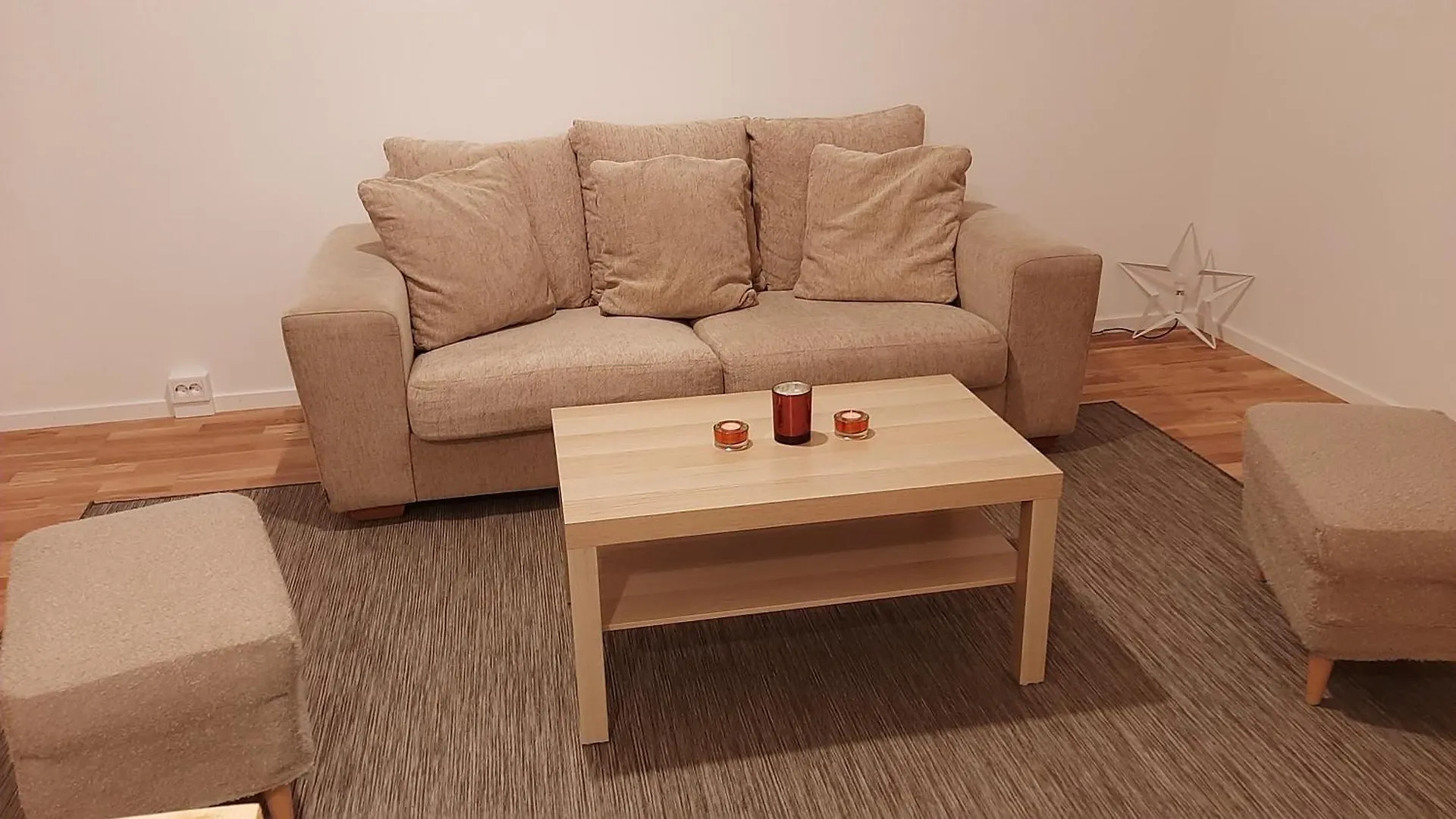 Stockholm Private Rooms In Shared Lovely, Amazing, Modern Apartment +Garden +Bbq בית אירוח
