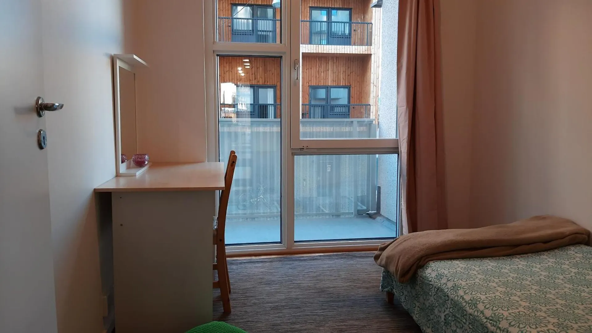 Stockholm Private Rooms In Shared Lovely, Amazing, Modern Apartment +Garden +Bbq 0*,